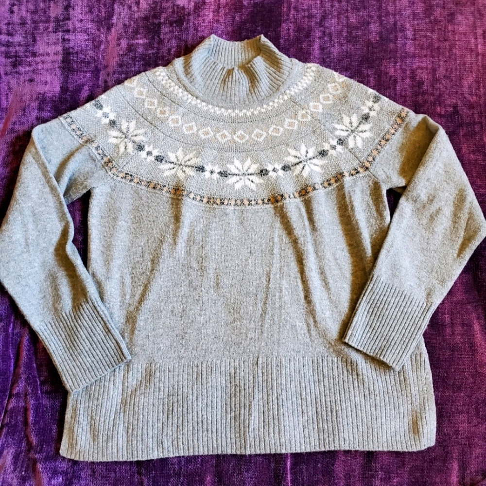 TAHARI Sweater